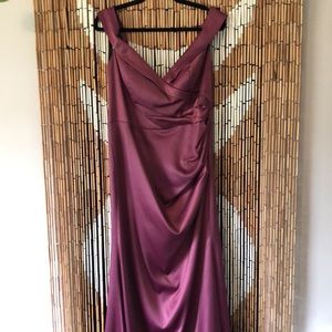 Galina Signature Gown size 14 Holiday Gown, party attire